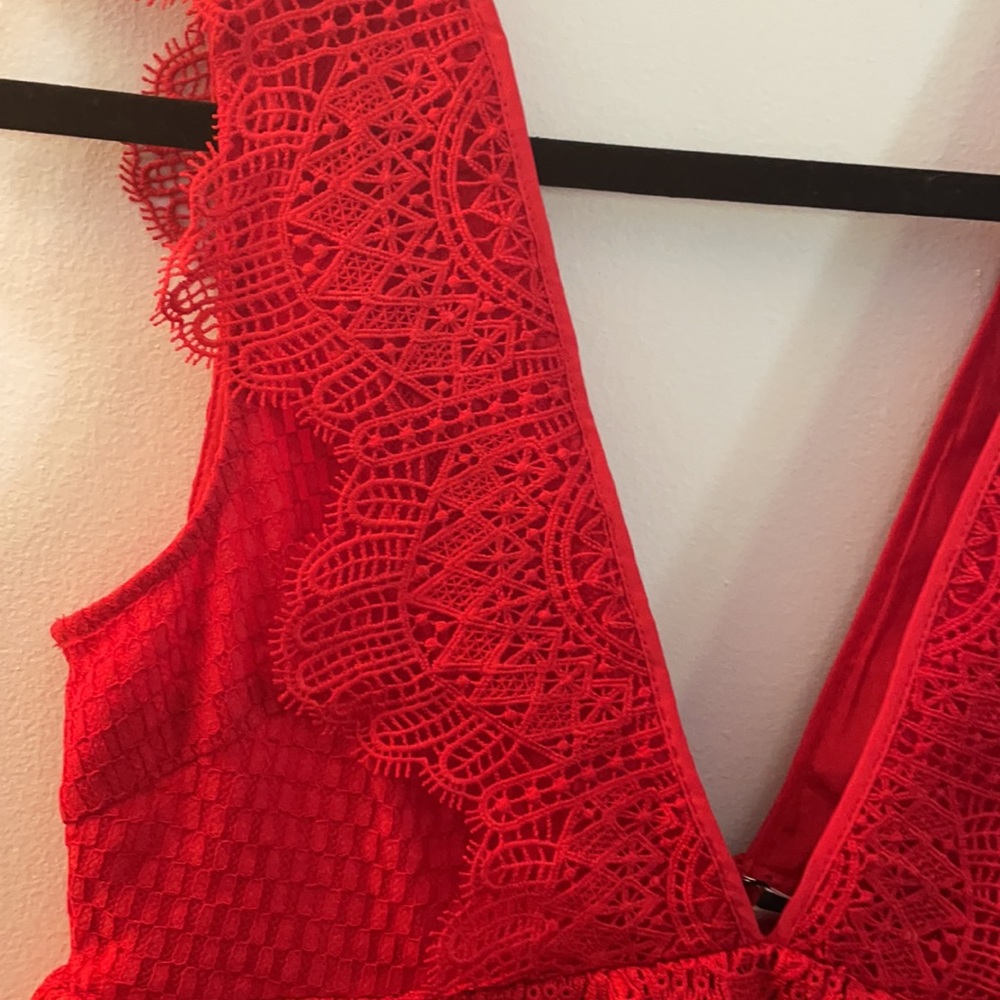 TOPSHOP Plunge Lace Peplum Top - Picture 4 of 8